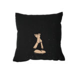 Poduszka czarna: W jeziorze nocą